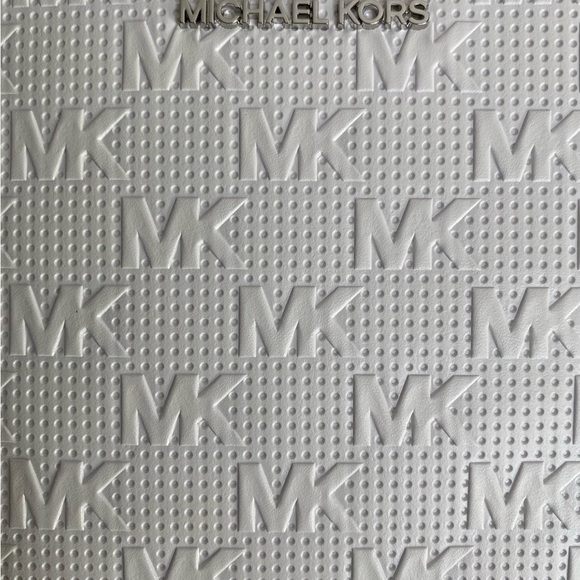 Michael Kors Large Zip Clutch, “Jet Set” Signature, Branded, White, NWT - Picture 6 of 11